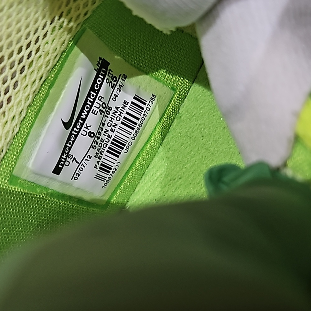 Nike Hyperdunks Size 7 - image 4